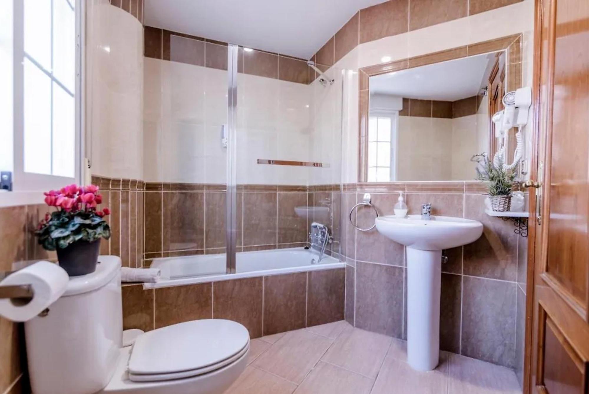 Hospedium Hotel Blu Fonseca Peligros Zewnętrze zdjęcie